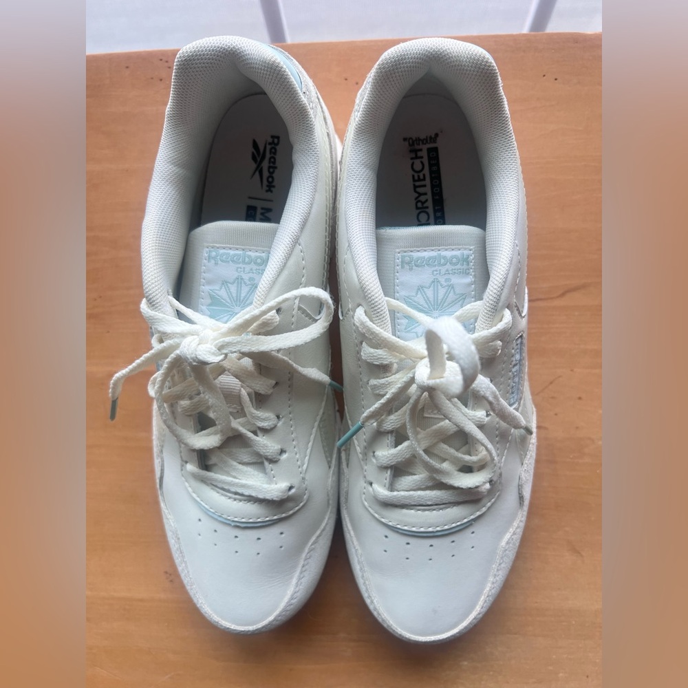 Reebok Classic Harman Run Sneakers Color:lovely Chalk/Seaside Grey Size 9M EUC